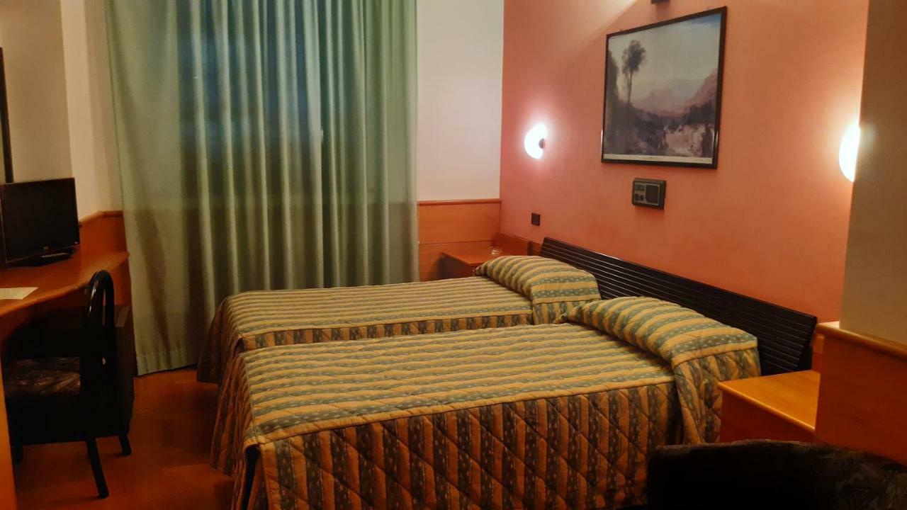 Hotel Valentino Centro Storico Orvieto Kültér fotó